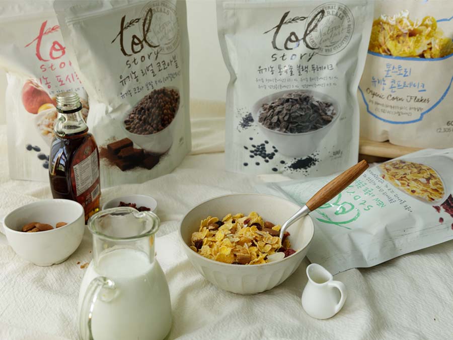 Organic whole grain black flakes